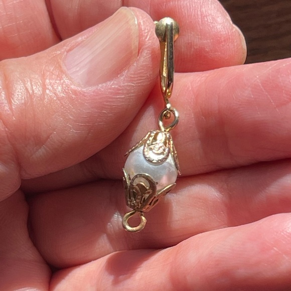 Lot of 2 Vintage Screw Back Earrings – Adjustable Closure, Retro Jewelry - Picture 2 of 6